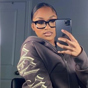 Meet your Posher, Jasmine